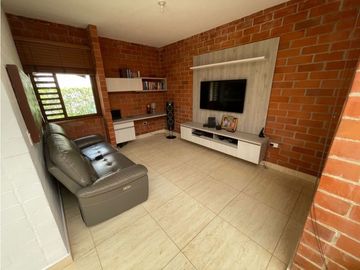 VENDO HERMOSA CASA EN ALFAGUARA G Q