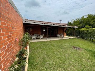 VENDO HERMOSA CASA EN ALFAGUARA G Q