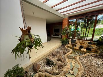 VENDO HERMOSA CASA EN ALFAGUARA G Q