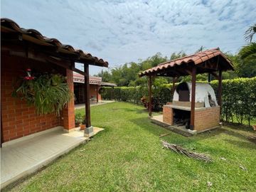 VENDO HERMOSA CASA EN ALFAGUARA G Q