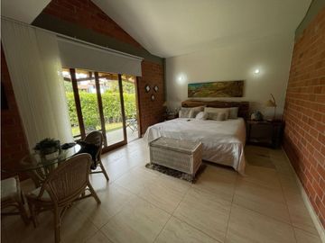 VENDO HERMOSA CASA EN ALFAGUARA G Q