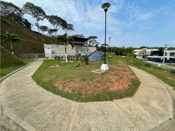 VENDO HERMOSA CASA EN ALFAGUARA G Q