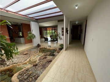 VENDO HERMOSA CASA EN ALFAGUARA G Q