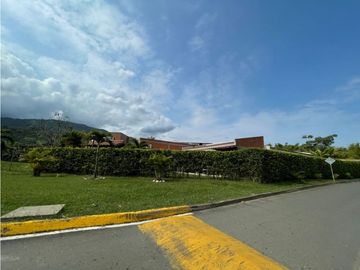VENDO HERMOSA CASA EN ALFAGUARA G Q