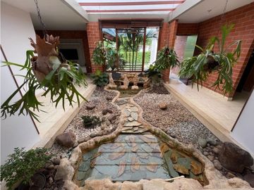 VENDO HERMOSA CASA EN ALFAGUARA G Q