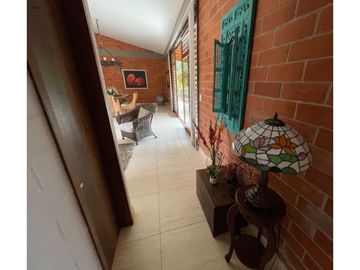 VENDO HERMOSA CASA EN ALFAGUARA G Q