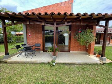 VENDO HERMOSA CASA EN ALFAGUARA G Q