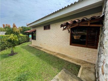 VENDO HERMOSA CASA EN ALFAGUARA G Q