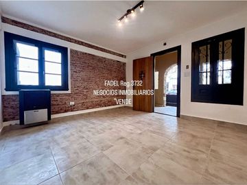 POMPEYA Chalet en PH al frente 4 ambientes Reciclado