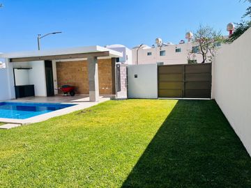 Casa en Fraccionamiento en Lomas de Jiutepec Jiutepec - ROQ-1259-Fr