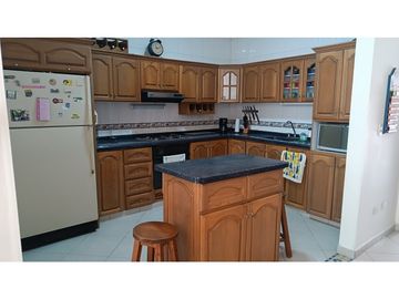CASA EN VENTA EN ALMENDROS SAN GIL