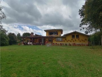 Casa Campestre con Casa Auxiliar Tenjo