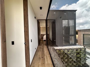 ESPECTACULAR CASA EN UN NIVEL EN EL LA ACUARELA, ALTO DE LAS PALMAS