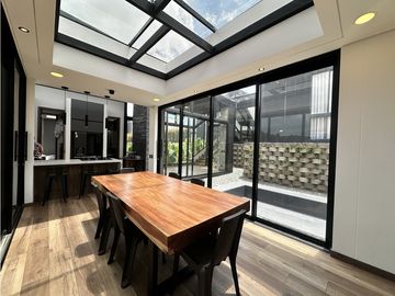 ESPECTACULAR CASA EN UN NIVEL EN EL LA ACUARELA, ALTO DE LAS PALMAS