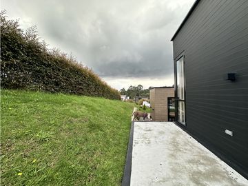 ESPECTACULAR CASA EN UN NIVEL EN EL LA ACUARELA, ALTO DE LAS PALMAS