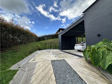 ESPECTACULAR CASA EN UN NIVEL EN EL LA ACUARELA, ALTO DE LAS PALMAS