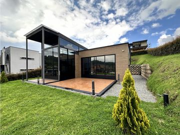 ESPECTACULAR CASA EN UN NIVEL EN EL LA ACUARELA, ALTO DE LAS PALMAS
