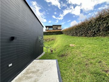 ESPECTACULAR CASA EN UN NIVEL EN EL LA ACUARELA, ALTO DE LAS PALMAS