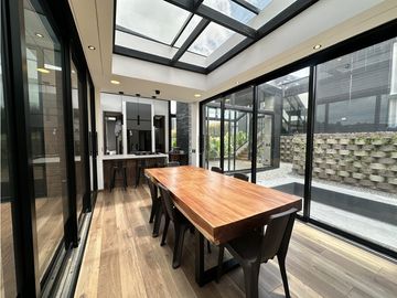 ESPECTACULAR CASA EN UN NIVEL EN EL LA ACUARELA, ALTO DE LAS PALMAS