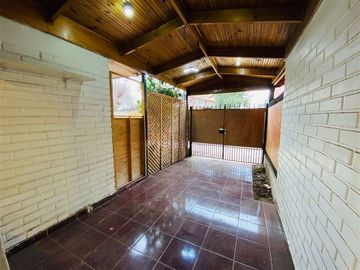 Casa en Venta en Casa 3d1b - Marta Ossa Ruiz / Metro Laguna Sur (L5)