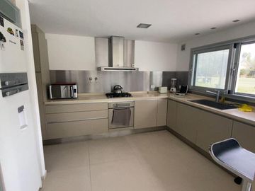 Casa en  venta, 6 ambientes - Saint Thomas Sur, Canning