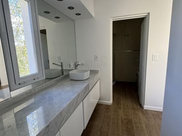 Oportunidad, casa en la Pelegrina