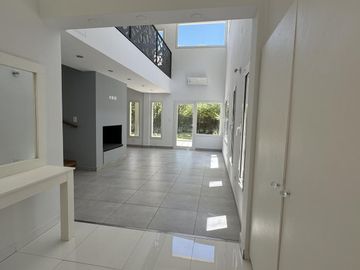 Oportunidad, casa en la Pelegrina