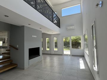 Oportunidad, casa en la Pelegrina