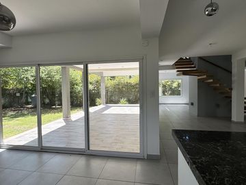 Oportunidad, casa en la Pelegrina