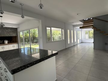 Oportunidad, casa en la Pelegrina
