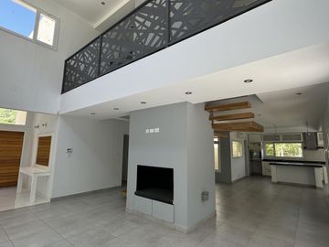 Oportunidad, casa en la Pelegrina