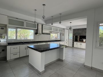 Oportunidad, casa en la Pelegrina