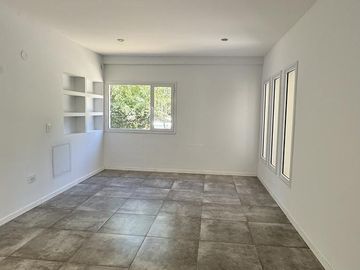 Oportunidad, casa en la Pelegrina