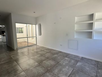 Oportunidad, casa en la Pelegrina