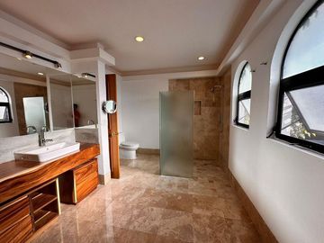 CASA EN EXCLUSIVO CONDOMINIO