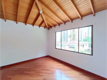 Hermosa Casa en la Loma Benedictinos