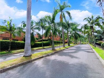 Hermosa Casa en la Loma Benedictinos
