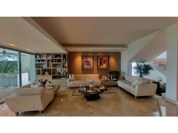 VENTA DE CASA EN BUEN SECTOR DE LA CIUDAD