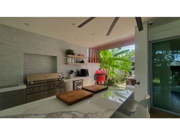VENTA DE CASA EN BUEN SECTOR DE LA CIUDAD