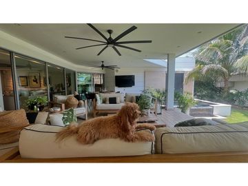 VENTA DE CASA EN BUEN SECTOR DE LA CIUDAD