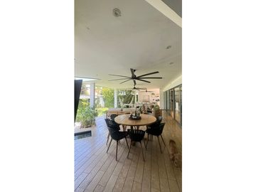 VENTA DE CASA EN BUEN SECTOR DE LA CIUDAD