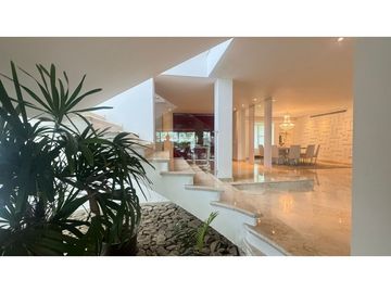 VENTA DE CASA EN BUEN SECTOR DE LA CIUDAD