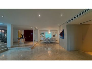 VENTA DE CASA EN BUEN SECTOR DE LA CIUDAD