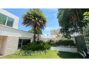 VENTA DE CASA EN BUEN SECTOR DE LA CIUDAD