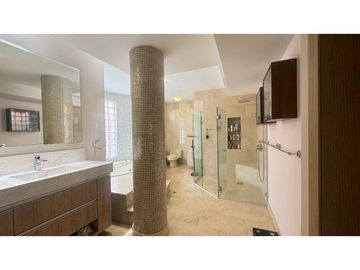 VENTA DE CASA EN BUEN SECTOR DE LA CIUDAD