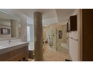 VENTA DE CASA EN BUEN SECTOR DE LA CIUDAD