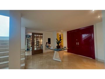VENTA DE CASA EN BUEN SECTOR DE LA CIUDAD