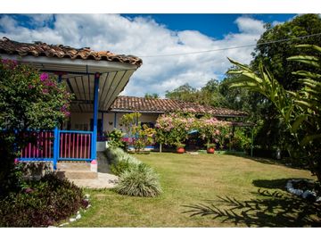 SE VENDE HERMOSA FINCA POR DAS EN MONTENEGRO QUINDIO