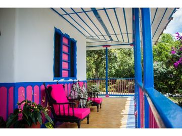 SE VENDE HERMOSA FINCA POR DAS EN MONTENEGRO QUINDIO
