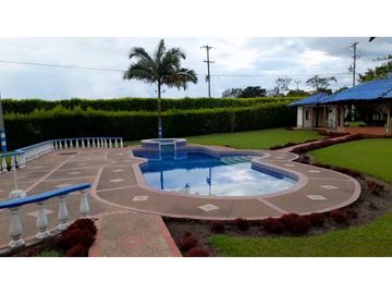 SE VENDE HERMOSA FINCA POR DAS EN MONTENEGRO QUINDIO